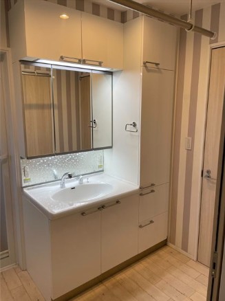♪築8年・一条工務店様施工♪西１８南３４＿中古住宅 内観