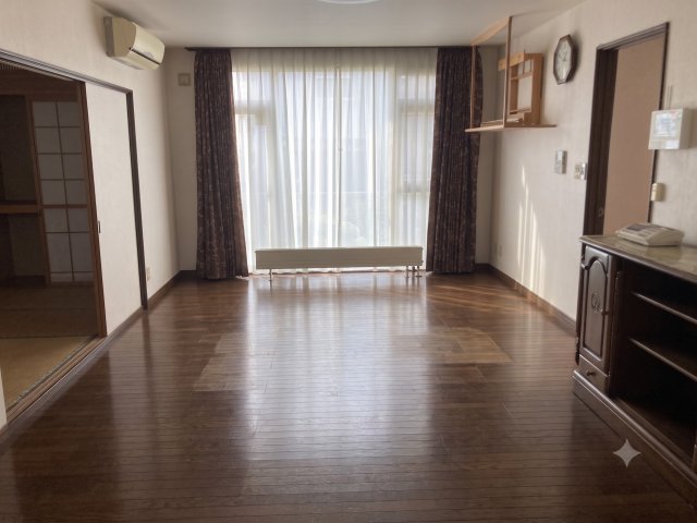 西１６条南４丁目【南西角地！ゆったり４ＳＬＤＫ一戸建♪】 内観