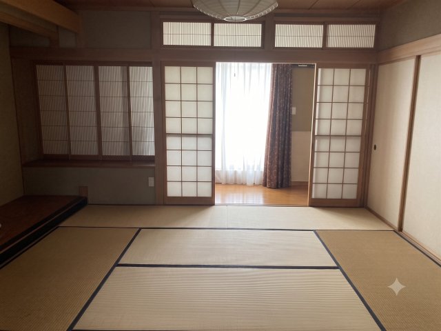 西１６条南４丁目【南西角地！ゆったり４ＳＬＤＫ一戸建♪】 内観