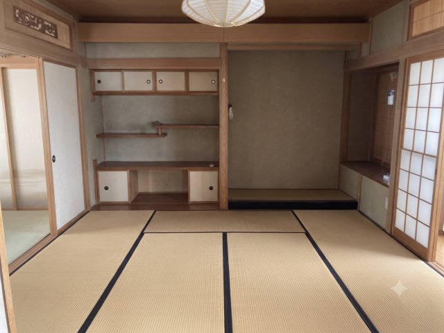 西１６条南４丁目【南西角地！ゆったり４ＳＬＤＫ一戸建♪】 内観