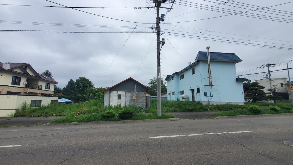 芽室町西３条２丁目　南西角地（約300坪）解体更地渡し 内観