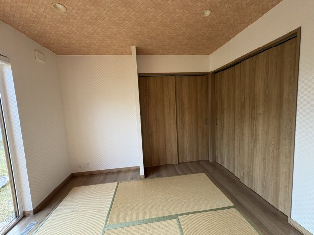 東６条南３丁目【東エリアの４ＬＤＫ築浅物件♪】 内観