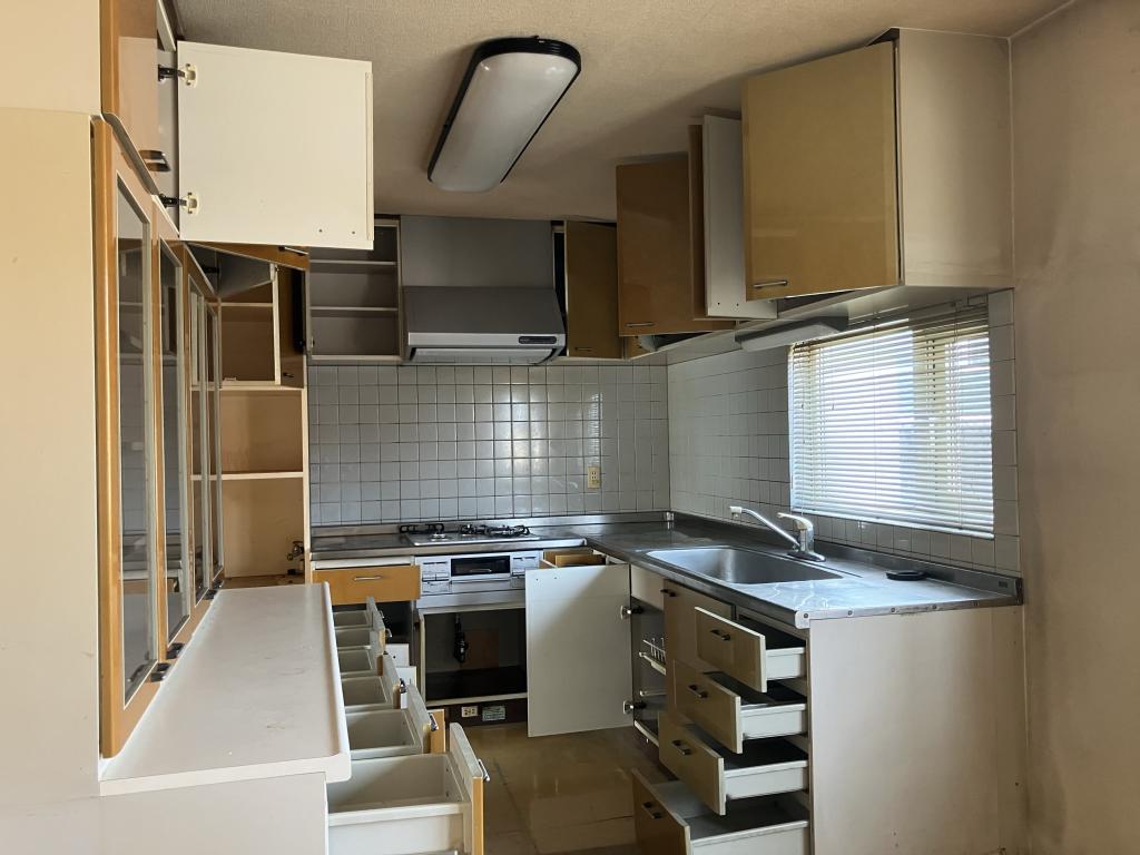 西9条南41丁目　南向き一戸建て　6LDK　9/14.2480万円から2180万円へ価格改定 内観