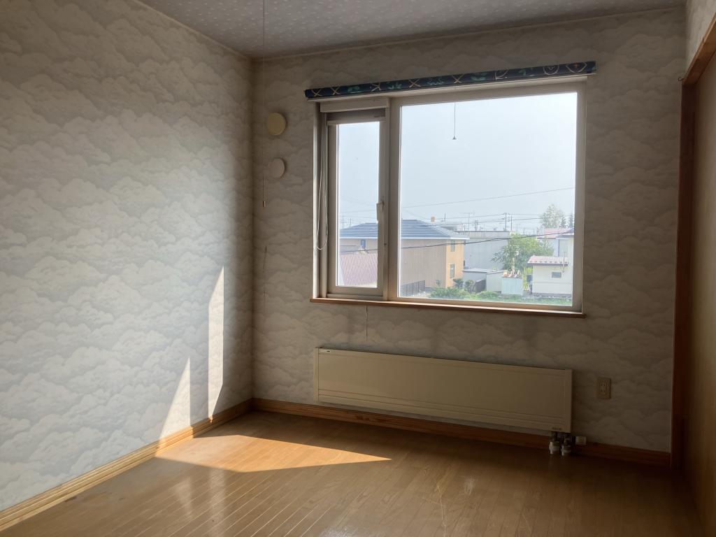 西9条南41丁目　南向き一戸建て　6LDK　9/14.2480万円から2180万円へ価格改定 内観