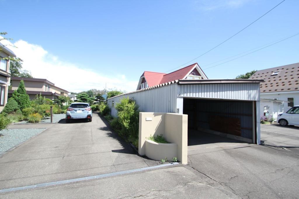 【住宅２棟付き】西２２条南１丁目　中古戸建 内観