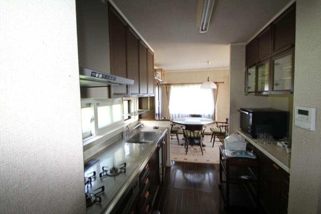 【住宅２棟付き】西２２条南１丁目　中古戸建 内観