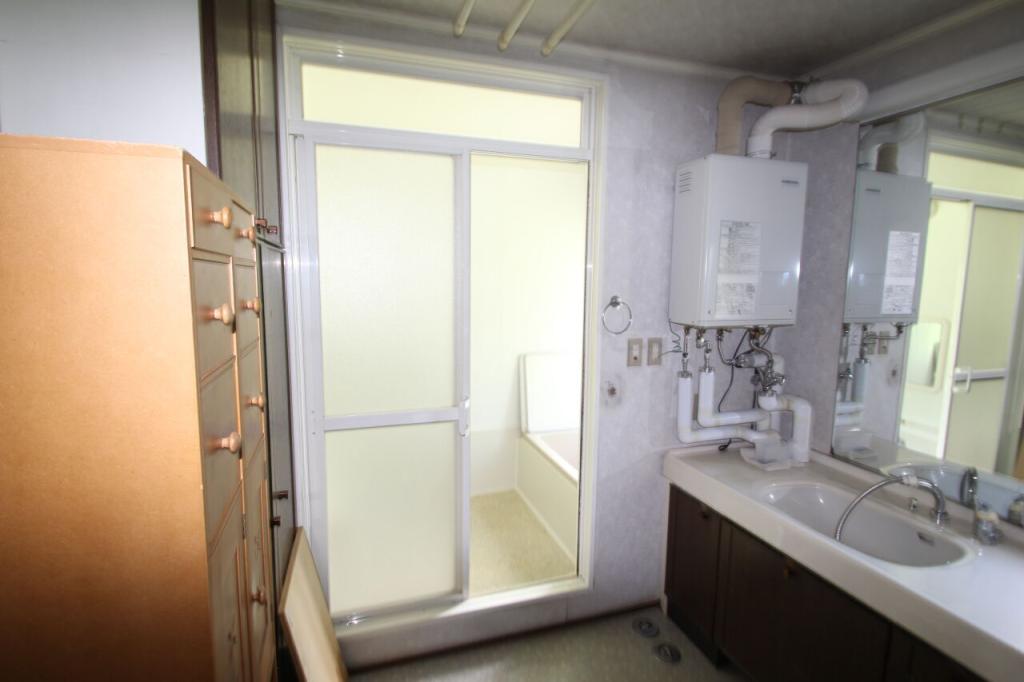 【住宅２棟付き】西２２条南１丁目　中古戸建 内観