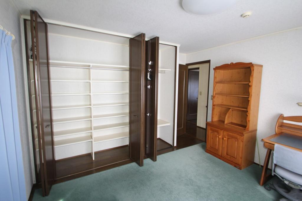 【住宅２棟付き】西２２条南１丁目　中古戸建 内観
