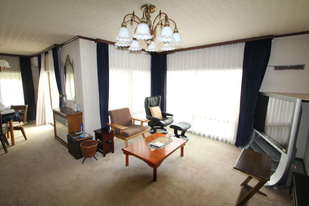 【住宅２棟付き】西２２条南１丁目　中古戸建 内観