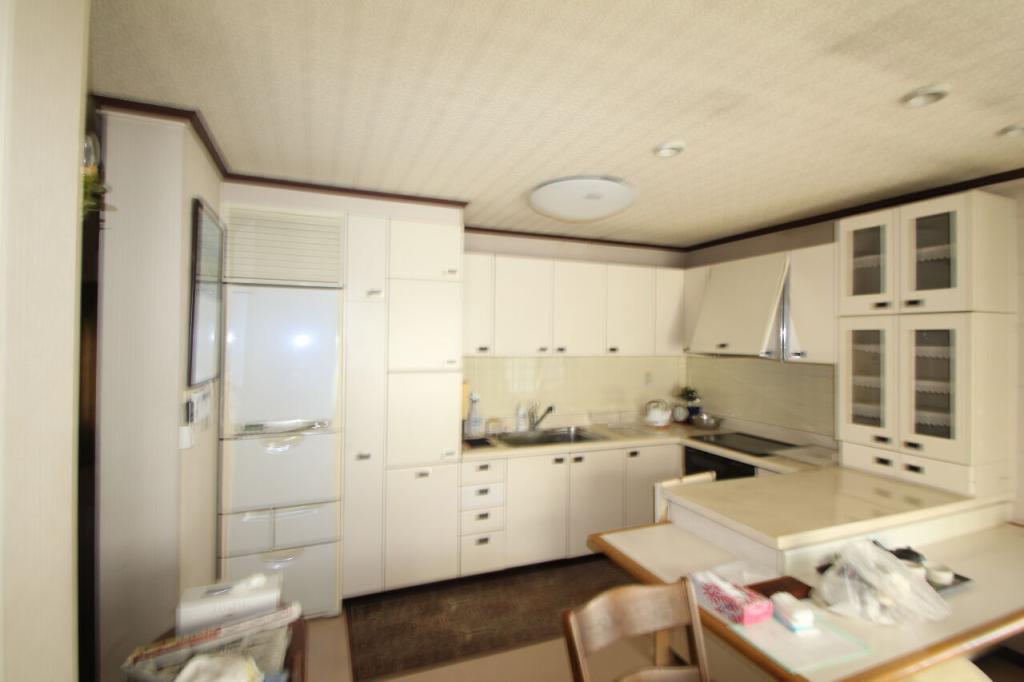 【住宅２棟付き】西２２条南１丁目　中古戸建 内観