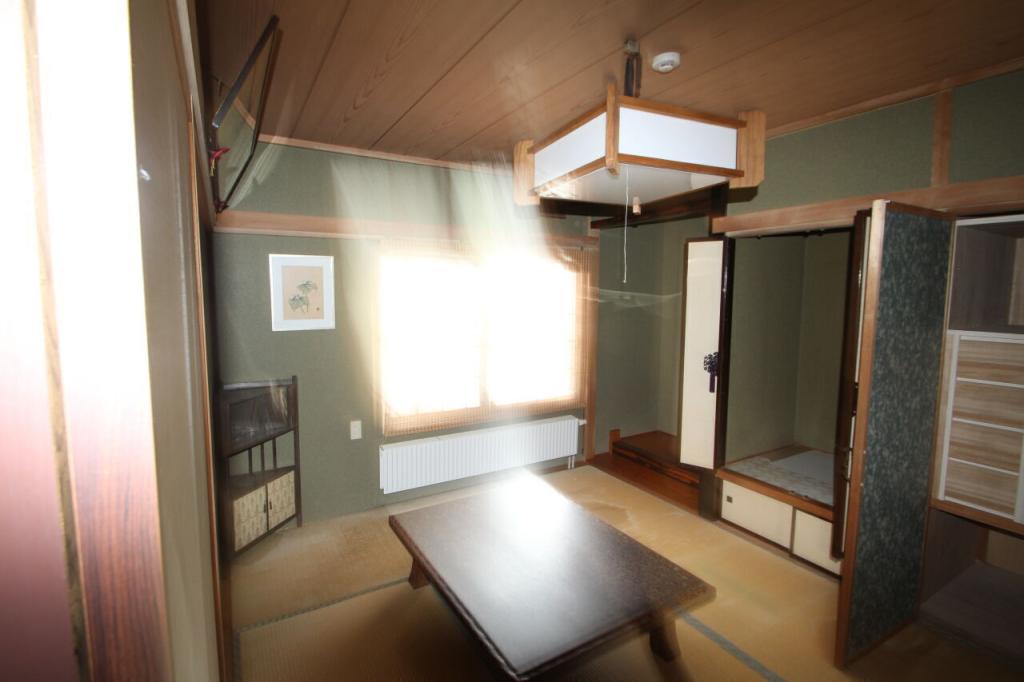 【住宅２棟付き】西２２条南１丁目　中古戸建 内観