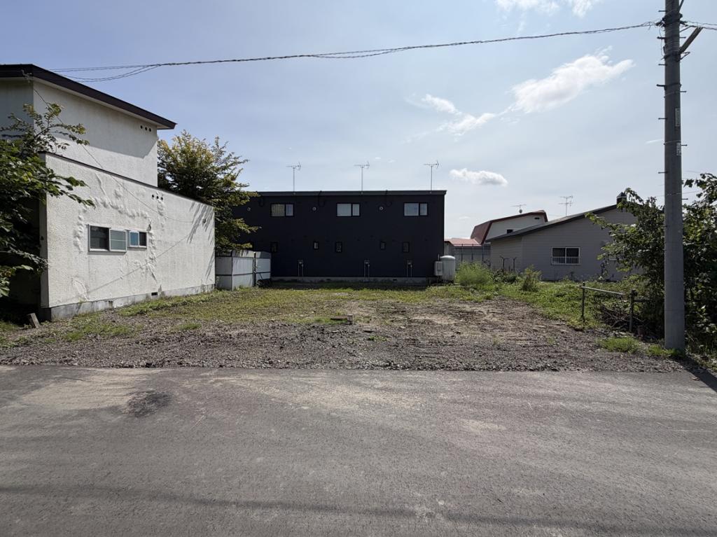 【小中学校まで徒歩６分】西１４北８　売土地