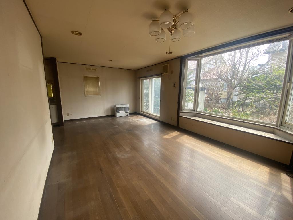 ※価格改定　【リフォーム用住宅】帯広市西22条南4丁目　森の里小徒歩７分・緑園中徒歩５分 内観
