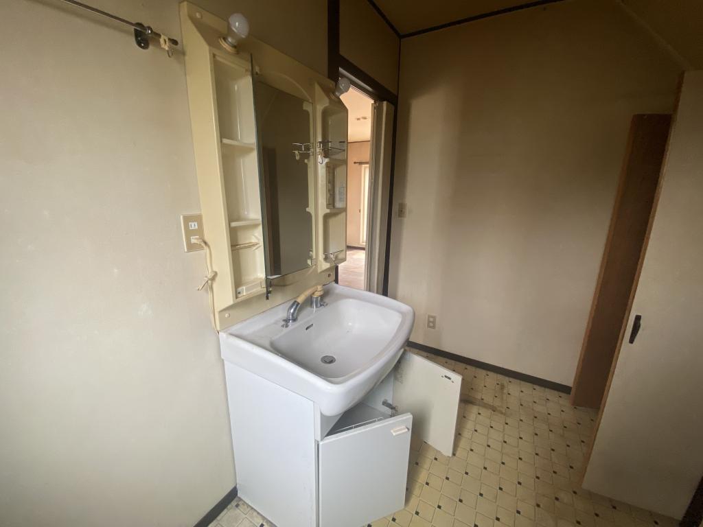 ※価格改定　【リフォーム用住宅】帯広市西22条南4丁目　森の里小徒歩７分・緑園中徒歩５分 内観