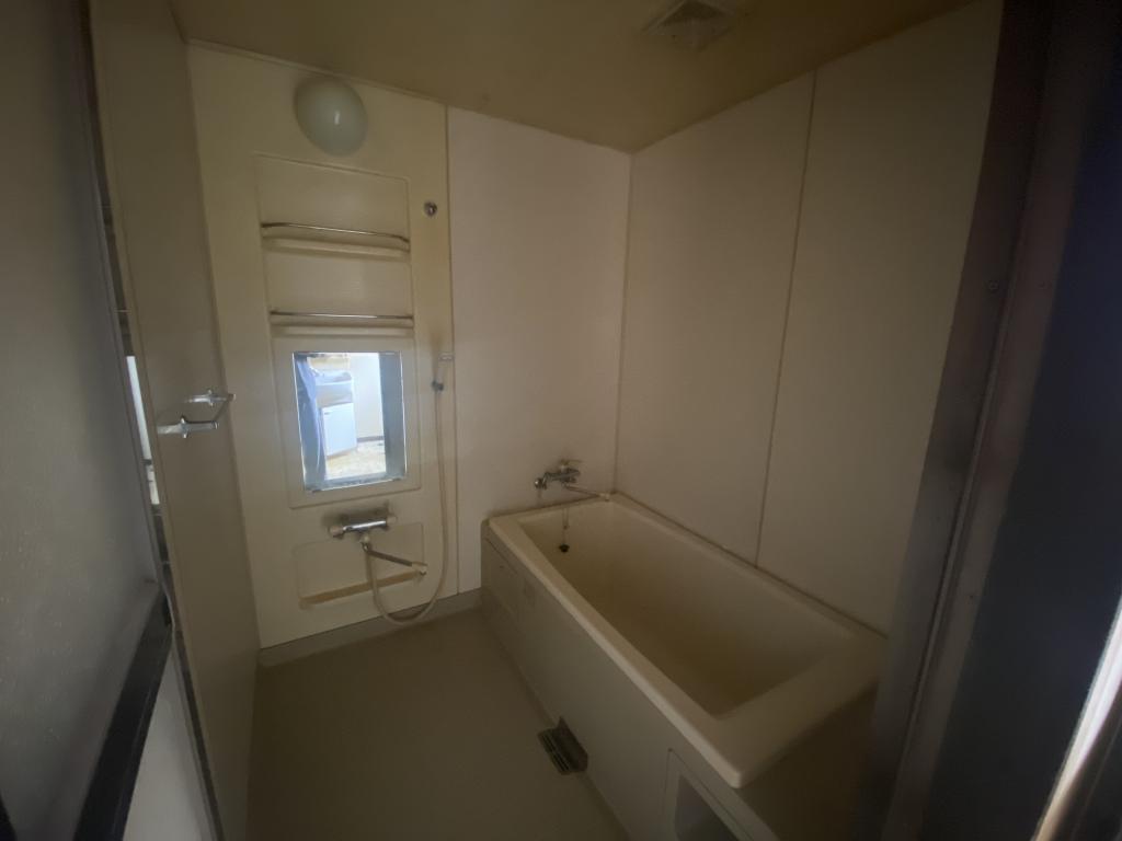 ※価格改定　【リフォーム用住宅】帯広市西22条南4丁目　森の里小徒歩７分・緑園中徒歩５分 内観