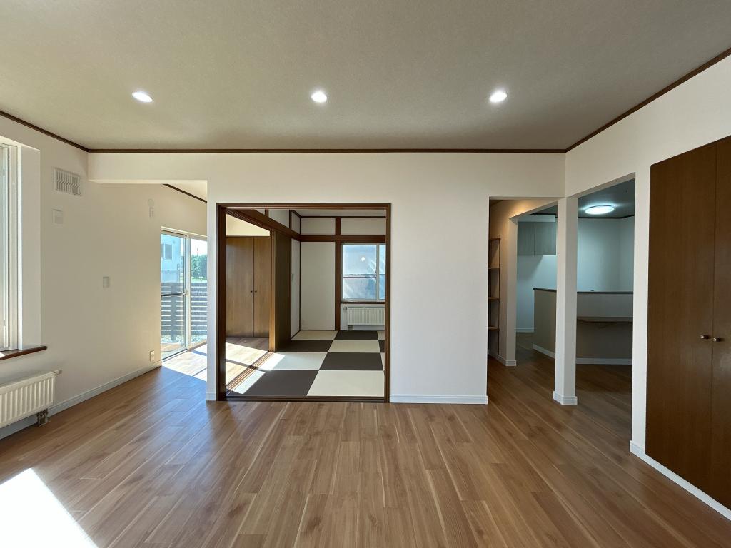 【内装リフォーム中】帯広市西６条南40丁目　  内観