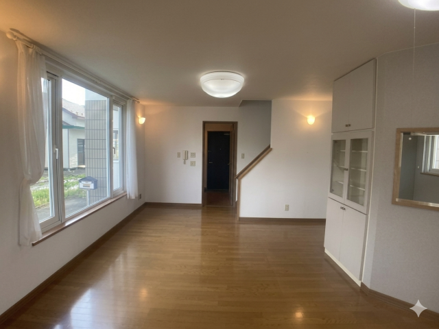 芽室町本通南８丁目※商談中【芽室町の４ＬＤＫの中古住宅登場！】 内観