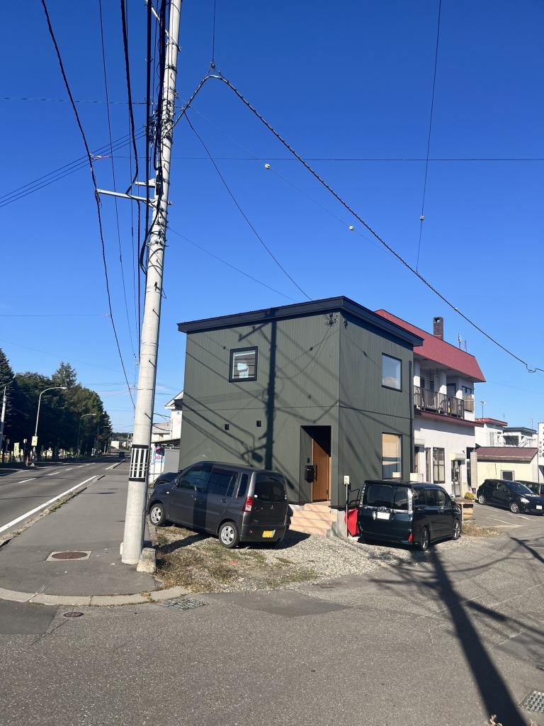 東7南3　中古住宅 　2024年築　東小近く　南西角地 内観