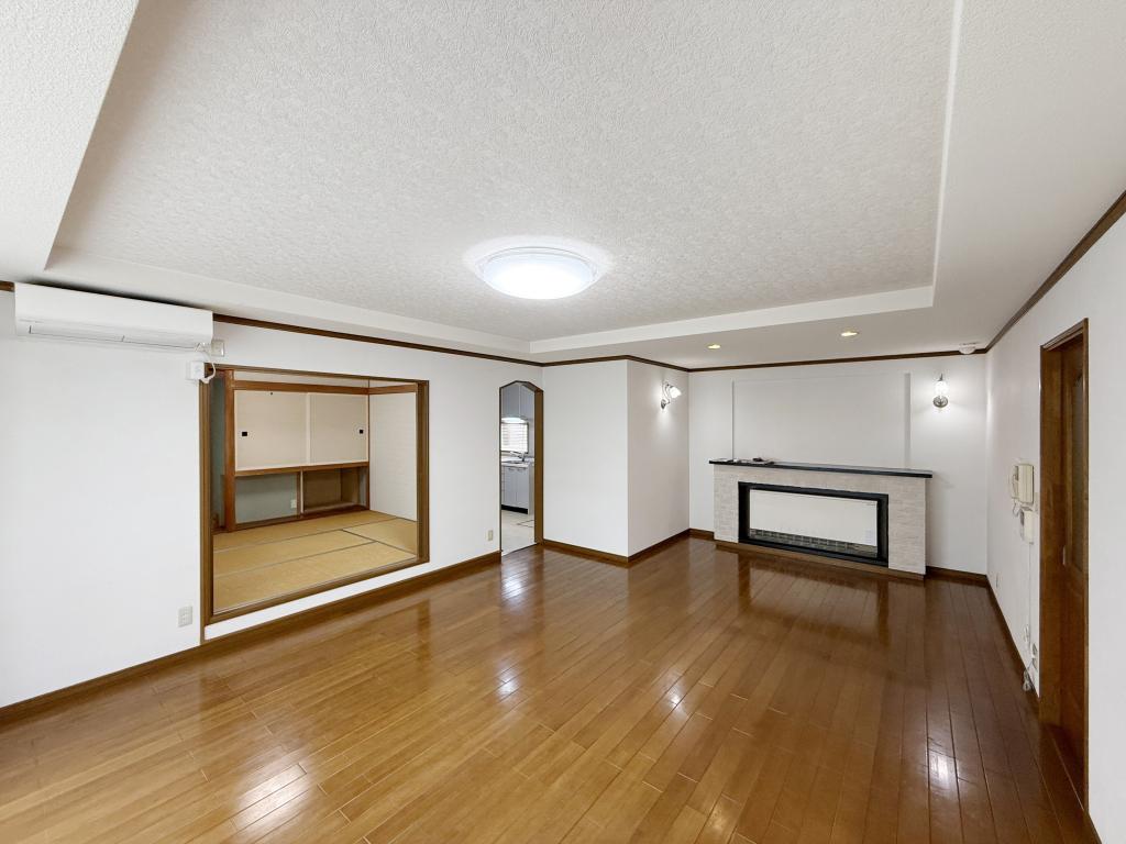 【フレスポ徒歩５分】１階２部屋。乾式タイル張りのゆとりの中古住宅 内観