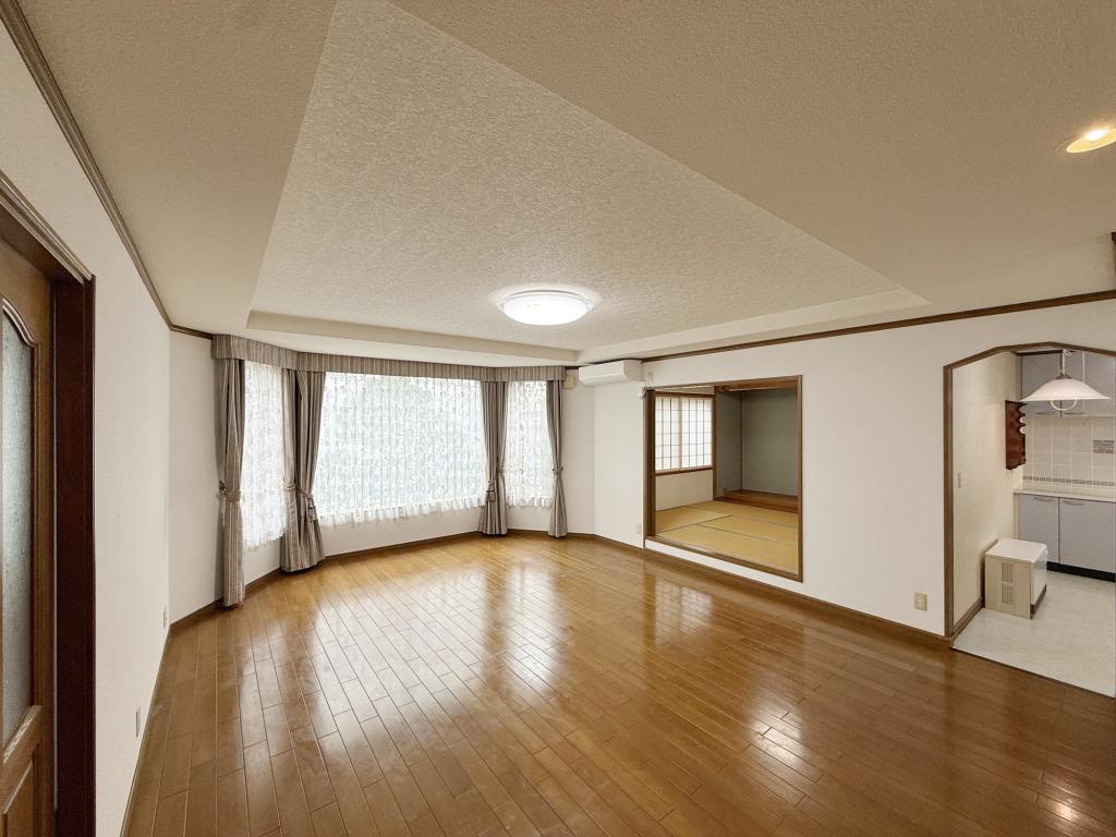 【フレスポ徒歩５分】１階２部屋。乾式タイル張りのゆとりの中古住宅 内観