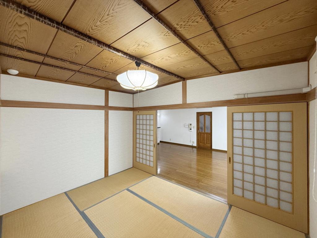【フレスポ徒歩５分】１階２部屋。乾式タイル張りのゆとりの中古住宅 内観
