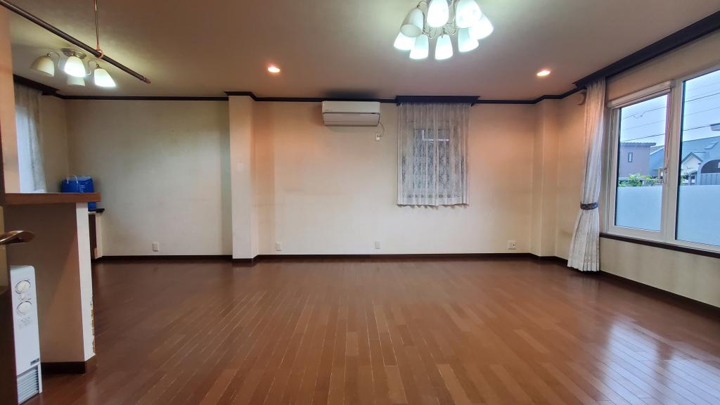 帯広市西17条南40丁目　南向きの売家　　3台用カーポート 内観
