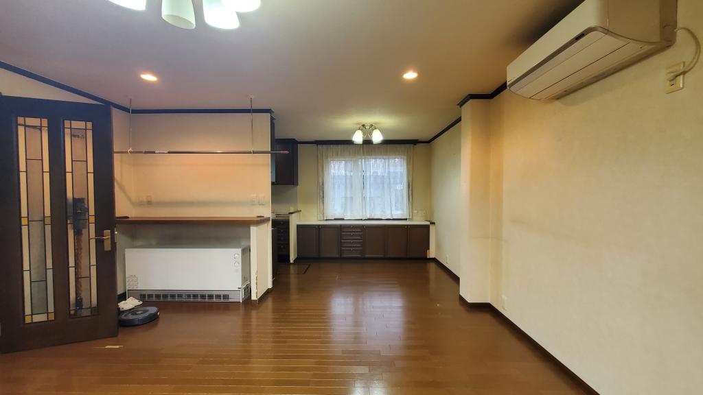 帯広市西17条南40丁目　南向きの売家　　3台用カーポート 内観