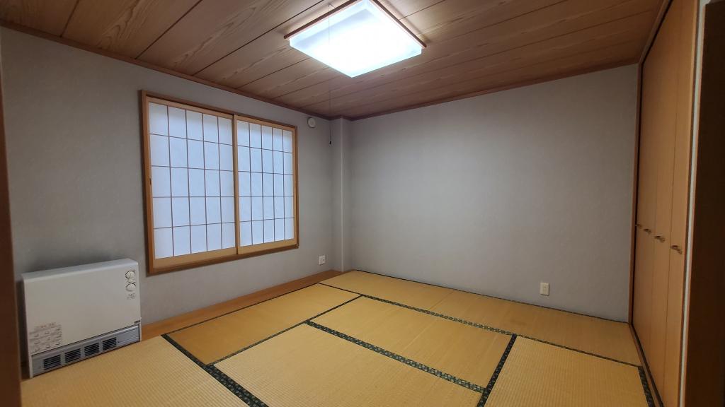 帯広市西17条南40丁目　南向きの売家　　3台用カーポート 内観
