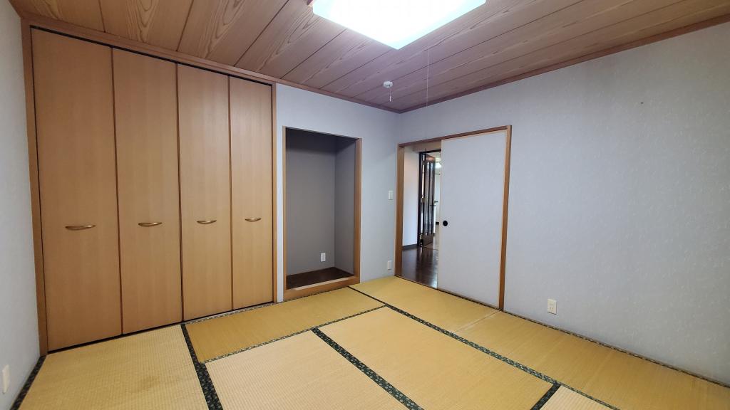 帯広市西17条南40丁目　南向きの売家　　3台用カーポート 内観