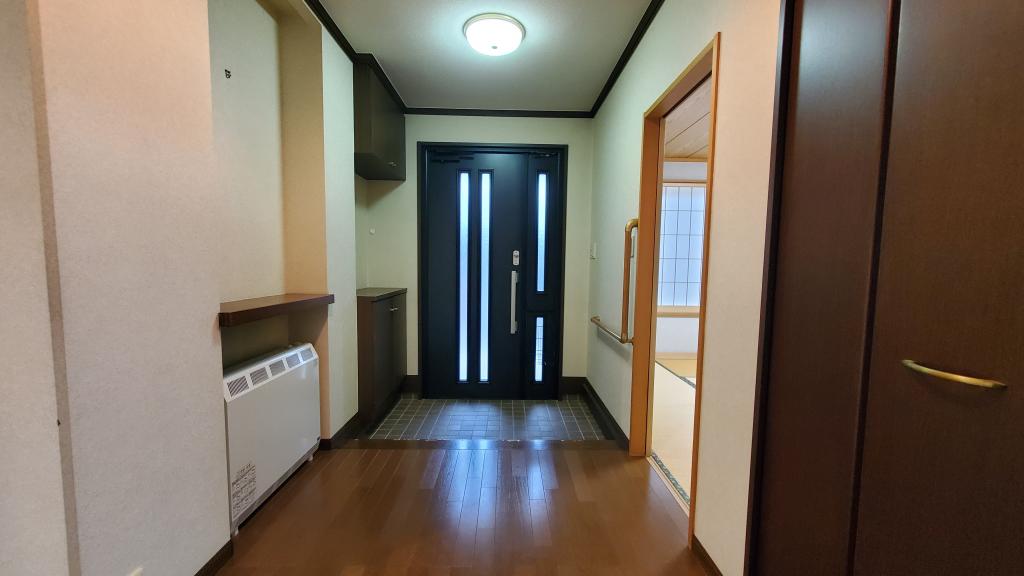 帯広市西17条南40丁目　南向きの売家　　3台用カーポート 内観